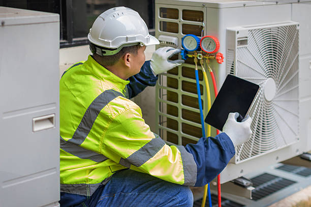 Professional Hvac technician working in Bay City, MI